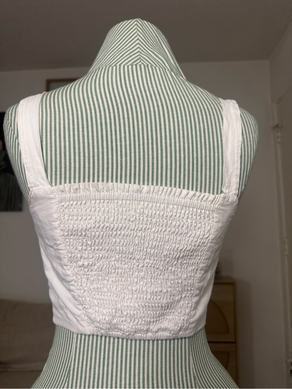 Lucy Wang White 100% Cotton Button Back Crop Top Size Small - Picture 2 of 4